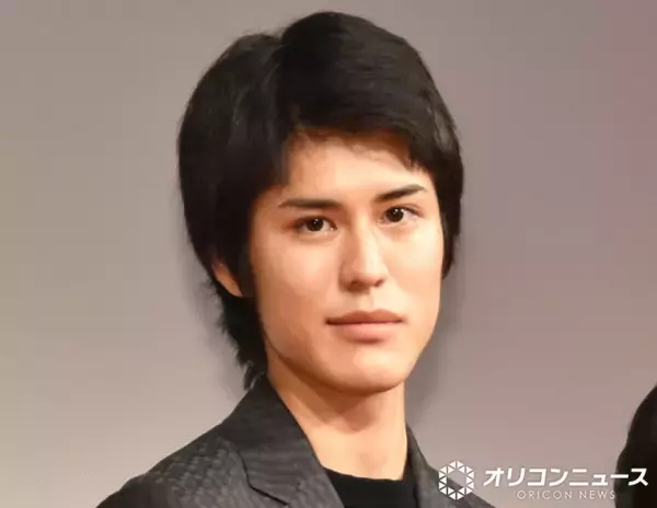 寛一郎、あどけない幼少期ショット添え30歳の誕生日を報告「小さな頃からイケメン」「おめでとう」　父は佐藤浩市、祖父は三國連太郎