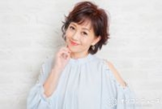 浅香唯、家族3人でディズニーへ　夫＆娘が“写り込んだ”記念ショット披露「楽しそうな仲良しファミリー」「可愛い写真」　娘の高校卒業＆大学進学を祝って家族時間を満喫