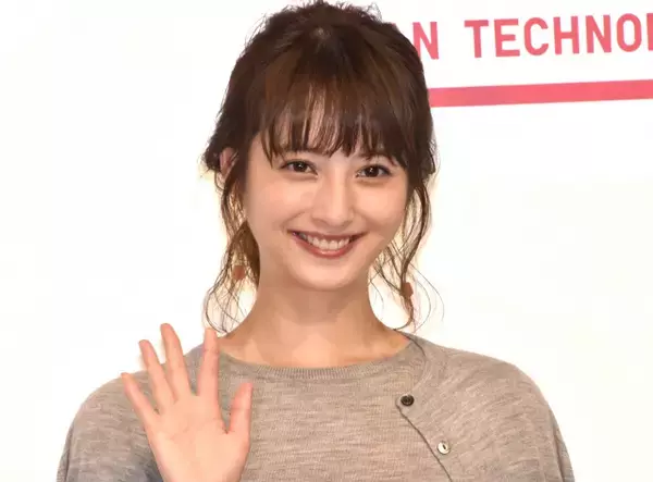 佐々木希、バスローブ姿のオフショに反響「めんこいですね～」「ほんとにかわいすぎるって〜」