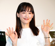綾瀬はるか、撮影中の千鳥・大悟の“悩み”を暴露　舞台あいさつで客席気遣う「大丈夫ですか？」