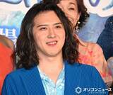 「尾上松也、ドウェイン・ジョンソンは「めちゃくちゃいい匂い」　汗で衣装がスケスケになり肉体美をチラ見せ」の画像1