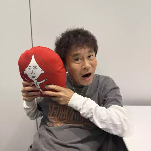 浜田雅功展「空を横切る飛行雲」公式グッズが期間限定でオンライン販売　描き下ろし作品やSAPEurコラボも