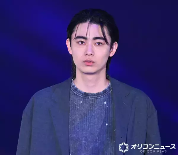 豊田裕大、カリスマ感あふれるランウェイ　色気たっぷりな表情に大歓声