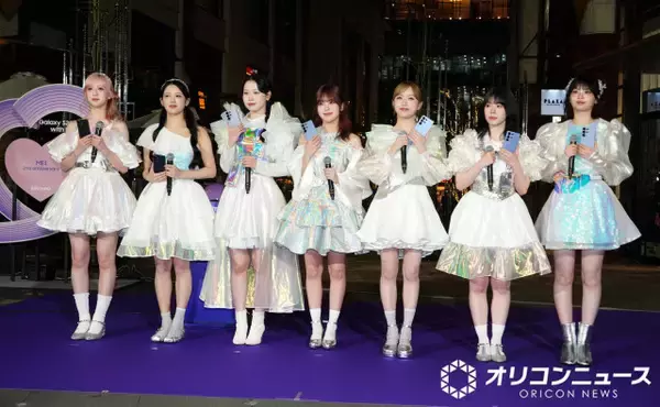 “デビュー2周年”ME:I、グループ初の点灯式で赤坂に降臨　3年目は「初心を忘れずに」