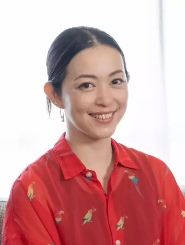 芸能界引退から6年…岩佐真悠子さんが介護士としてCM出演　39歳の現在“自分らしく働く”姿描く