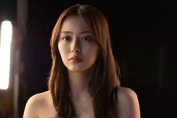 「こんなにベッドシーンをたくさん書いた作品は初めて」『略奪奪婚』の脚本家、第4話をにおわせ　内田理央は第1話から迫真の演技