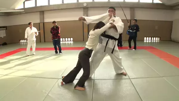 角田夏実、“体重122キロ差”芸人と柔道対決　『ごぶごぶ』で浜田雅功と大阪ロケ