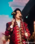 Mrs. GREEN APPLE、5大ドーム公演で55万人動員　高さ20メートルの“巨大な塔”＆100人超キャストで見せた壮大な“物語”【ライブ写真複数】