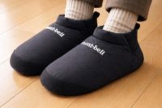 「床が冷たいを忘れる」包まれるように暖かい“履くダウン”のようなルームシューズ