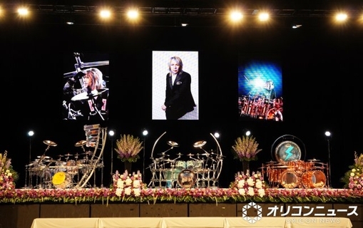 LUNA SEA・真矢さんのお別れ会に1000人が参列　会場には3台のドラムセット