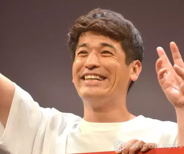 佐藤隆太、約35年前の私物を息子が継承　“球場ショット”に反響「素敵すぎるっ!!」「耳の形から後ろ姿そっくり」