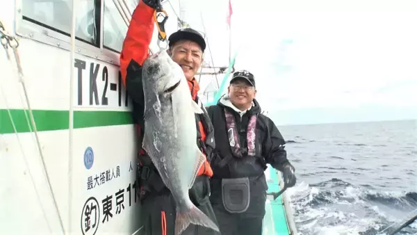 つるの剛士、大型カンパチと勝負　手に汗握る力と力の攻防