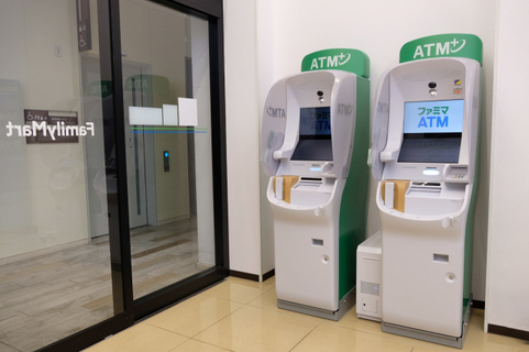ファミマにセブン銀行、「ファミマATM」きょうから設置開始　1万6000台の設置めざす