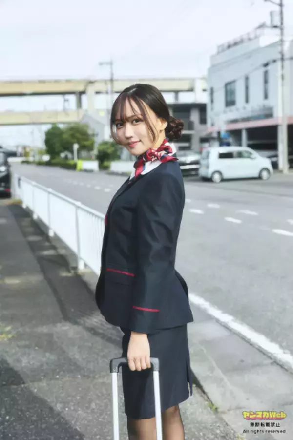 “元大手航空会社CA”橘和奈“出勤姿”や黒ランジェリーを披露　「働くお姉さん」企画でCA姿再び