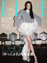 冨永愛、第2子出産後初のモード誌表紙　「ディオール」を圧倒的な存在感で着こなす