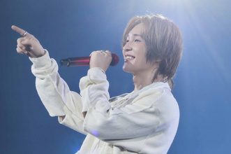 SHINee・ONEW（オンユ）、東京公演で“今”の姿を鮮やかに　「また会いましょう」と投げキスも