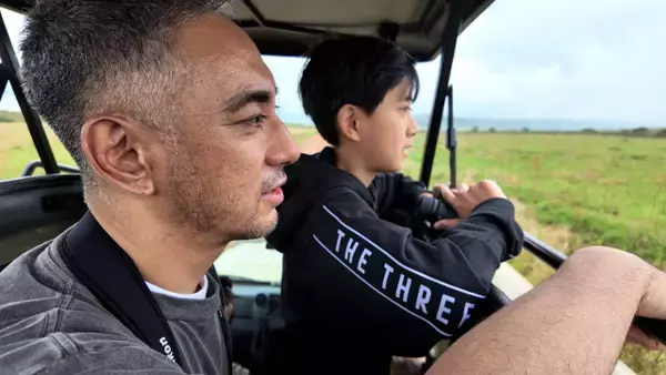 市川團十郎、長男・新之助とアフリカ旅　マサイの人々と交流も　長女・ぼたんはファッションショー挑戦