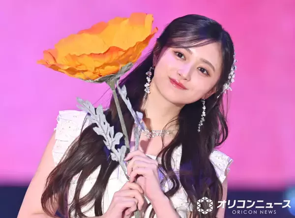 乃木坂46井上和、『ガルアワ』可憐な笑顔でランウェイ飾る　春デート思わせるガーリーコーディネート披露