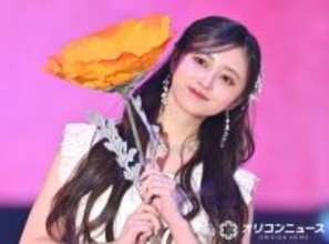 乃木坂46井上和、『ガルアワ』可憐な笑顔でランウェイ飾る　春デート思わせるガーリーコーディネート披露