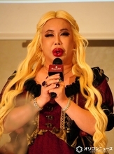 アレン様、初のドール風衣装にご満悦　特注ドレスに「デカ！」と苦笑いも「新しい一面を見せていくのは大事よね」