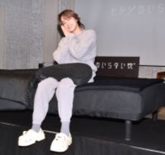 Kis-My-Ft2千賀健永、ベッドの上でフォトセッションに笑顔「『Myojo』みたい」　枕を贈るなら宮田俊哉