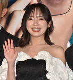 「齊藤京子、肩出しドレスで大胆に　木村拓哉演じる『教場』風間公親は「世界一カッコいい教官」」の画像1