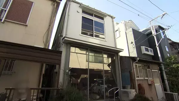 10坪の狭小住宅、3分の1を占める巨大階段→問題克服した理由【住人十色】