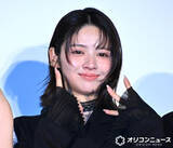 「FRUITS ZIPPER鎮西寿々歌、メンバーからのサプライズに号泣　主演映画公開をお祝い＆ねぎらい」の画像1