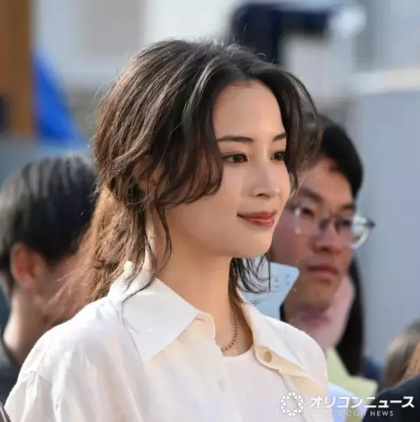 広瀬すず、男子校に通う中学生の3年ぶりにしゃべった女子になる　笑顔で「こんにちは」