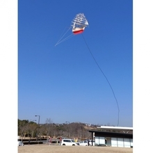 なぜ船が空に浮かぶ…？ 15年前に父が自作した“凧”に驚き「ドラクエの世界観」「まるでピーターパン」
