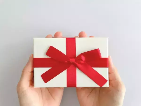 「ホワイトデーで悩まない」「甘いものが苦手でも安心」お菓子以外で喜ばれる“消えものギフト”