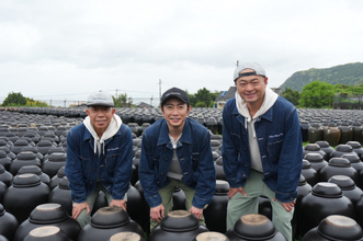 相葉雅紀＆小峠英二＆あばれる君、黒酢の仕込みとアレンジ料理学ぶ　調理の合間には料理の“あるあるネタ”トーク展開