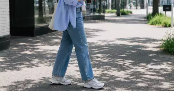 「街でよく見るニューバランス」結局どれ？ 人気4モデルを履くシーン別に比較