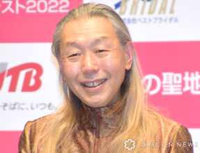 華道家・假屋崎省吾、自宅の庭に咲く“満開の梅の花”を披露「素敵なお庭」「春が近づいていますね」