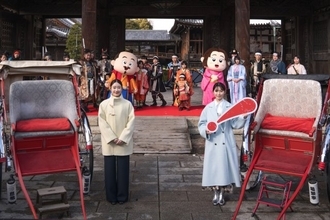 『豊臣兄弟！』白石聖＆倉沢杏菜、滋賀・長浜で“おねり”大盛り上がり　大河ドラマ館開館