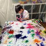 「重度の知的障害を伴う8歳画伯　言葉を話せない彼の最大の表現作品に「なぜか引き込まれる」「天性の美的センス」」の画像1