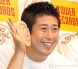 「マギー審司、結婚20周年迎えた妻との“顔出し”記念ショット披露　“初デートした店”で中学・高校・大学生の子どもたちと一緒にお祝い「幸せです」」の画像1