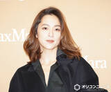 「中村アン、ニットパンツから美脚披露　髪をかき上げ“エレガントな女性像”体現」の画像1