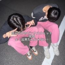 ユニクロだけど、人と同じはイヤ…高2男子の“ピンク染め”を母が全力サポート「親を頼ってくれるうちは一緒に楽しみたい」