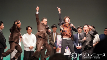 “朝ドラ俳優”太田光「この辺、風が薫ってませんか？」　マシンガンズとは仲良く“ジャンプ”