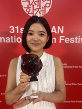 16歳・姫野花春、映画初出演で最優秀俳優賞　有村架純＆石田ひかりも祝福【第31回釜山国際映画祭】