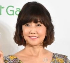 松本伊代、“ミニ丈”で美脚あらわ「#グリーンにはヒロミさんと息子」家族でゴルフ満喫