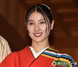 土屋太鳳、誕生日サプライズに笑顔　能楽堂ならではの贈り物に「わぁ！」