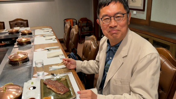 内藤剛志“近江牛づくし”の鉄道旅　ステーキをわずか7分で完食「楽しいおいしい美しいでした」