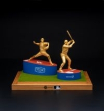 大谷翔平の「等身大の黄金像」大阪に登場…驚異の参考価格発表　「大谷翔平 純金コレクション2025」もずらり