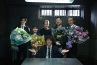 山田裕貴×佐藤二朗ら『爆弾』緊迫の取調室シーンの裏では笑顔　メイキング写真公開
