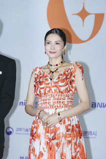 柴咲コウ、韓国・釜山で華やかドレス姿　アジア最大級のストリーミングの祭典に出席