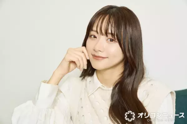 森香澄、“美デコルテ”あらわな真っ白ワンショルドレス姿「美しすぎます!!」「ナイス美ボディー」