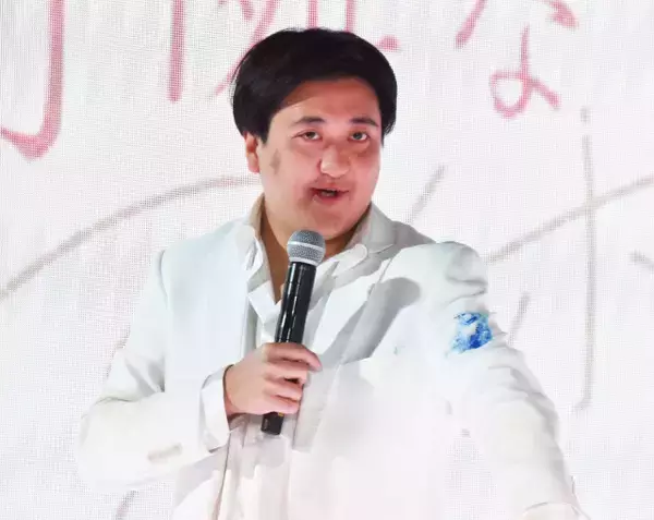 カカロニ栗谷、年末特番でサプライズ結婚発表　証人は明石家さんま　婚姻届提出日も明かす