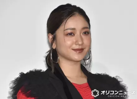 みちょぱ、妊娠中でも華やかファッション「今は着れるサイズの服を着る」